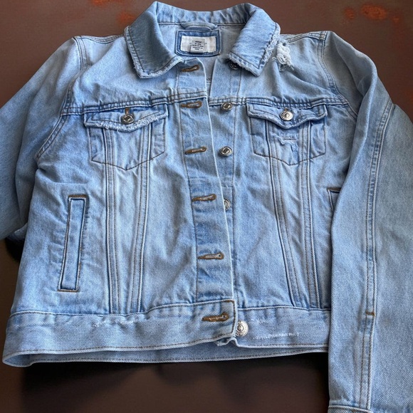 Forever 21 Denim Jacket | Light Wash | Size S | Distressed Vintage style - Picture 4 of 8